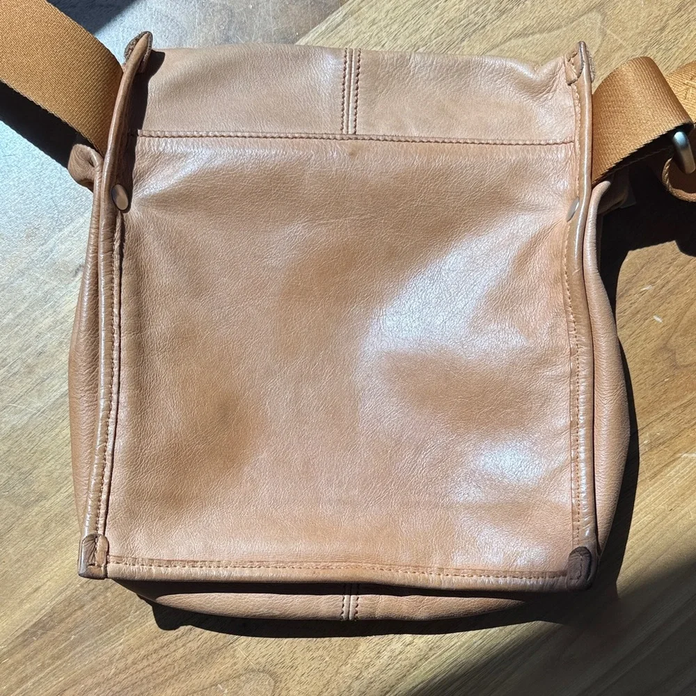 Mandarina Duck genuine leather crossbody bag with logo strap - Picture 3 of 10